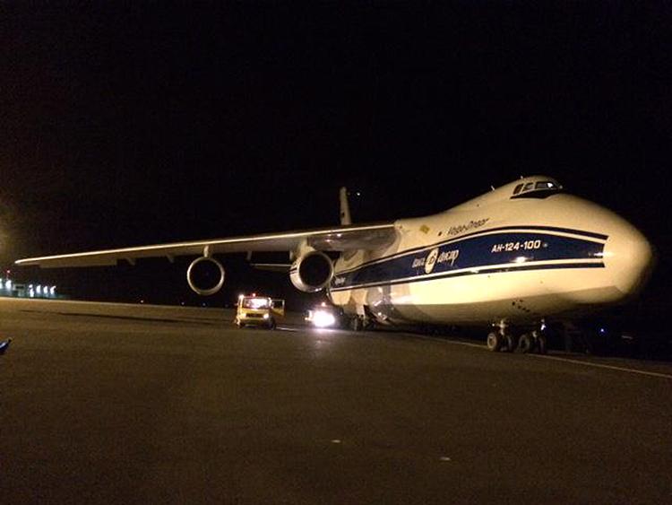 The An-124 carrying LPF refuels on the Azores