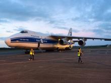 The An-124 carrying LPF arrives at Kourou